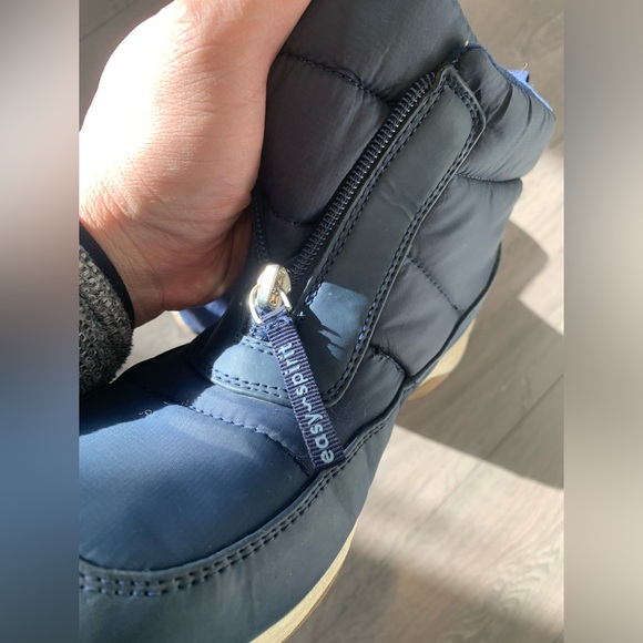 Winter shoes warmer simple- like new size 9w - Picture 6 of 10